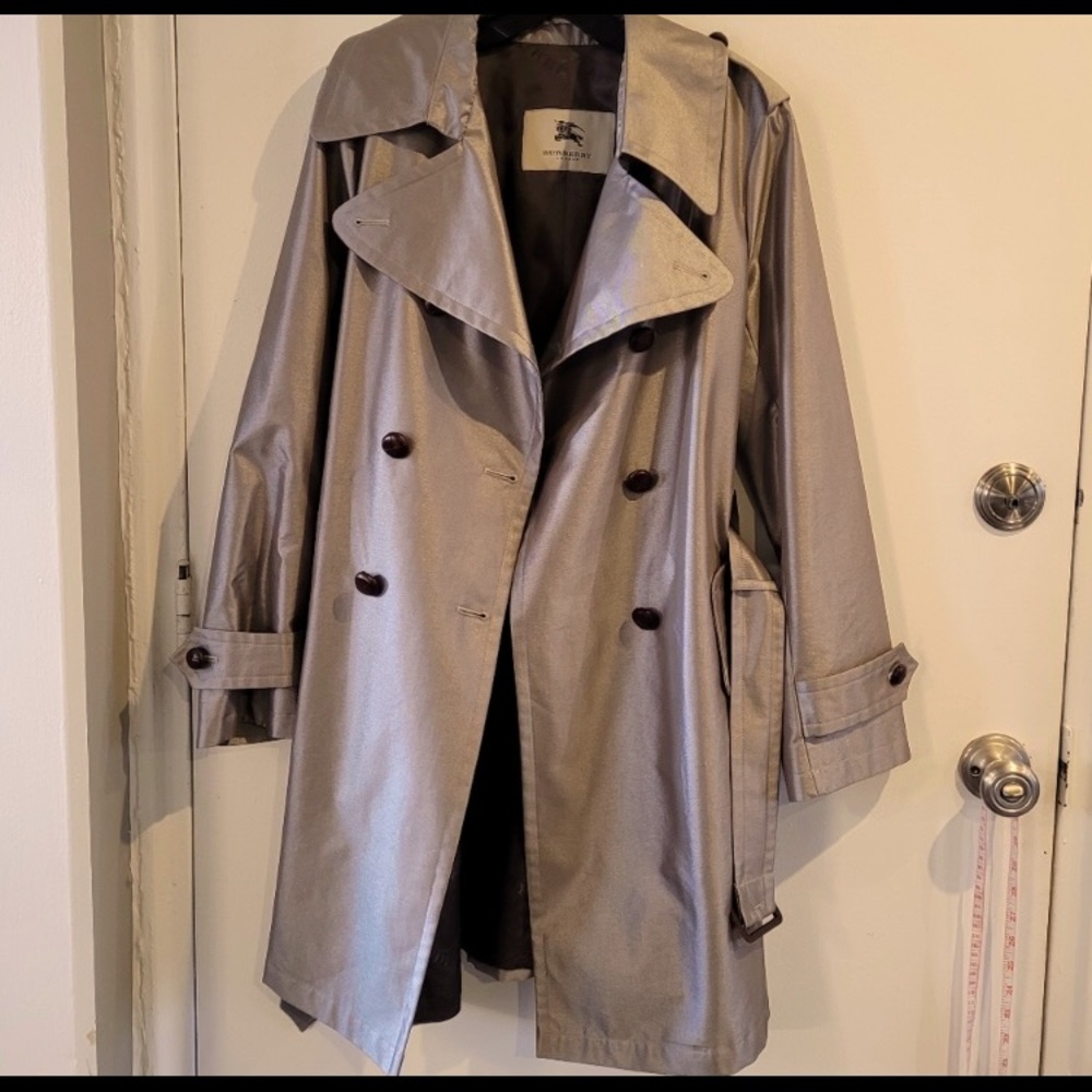 Absolutely stunning silky Burberry trench/raincoat